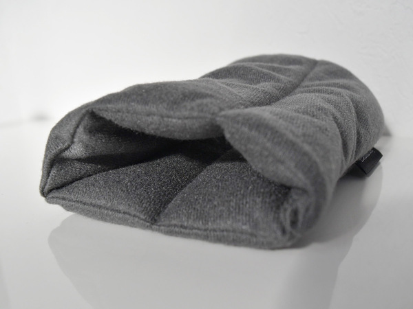 足元だけ冷える問題を本気で解決！名前の期待を裏切らない「軽くてあったか足首ふとん」[PR]