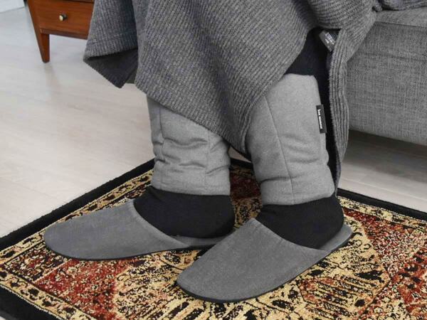 足元だけ冷える問題を本気で解決！名前の期待を裏切らない「軽くてあったか足首ふとん」[PR]