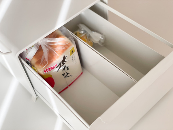 Ordreの「ブレッドケース」MサイズとLサイズを横置きにして、キッチン収納がすっきり！[PR]