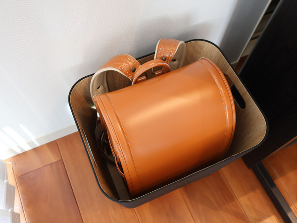 インテリアに溶け込む“動く収納”で、「ほぼ毎日使うけれど、出しっぱなしにはしたくない」がスッキリ片付きます[PR]