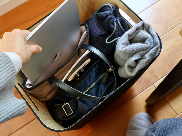 インテリアに溶け込む“動く収納”で、「ほぼ毎日使うけれど、出しっぱなしにはしたくない」がスッキリ片付きます[PR]