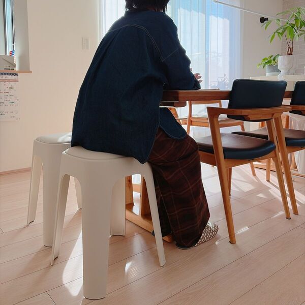 もちもち座面でおもてなし。来客時にも助かるクッションつきスツールのある暮らし【インスタグラマーさんのもの選び】[PR]