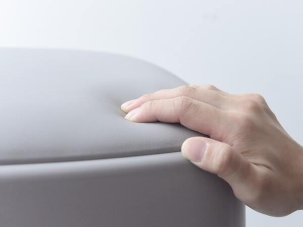 もちもち座面でおもてなし。来客時にも助かるクッションつきスツールのある暮らし【インスタグラマーさんのもの選び】[PR]