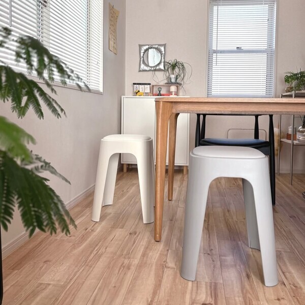 もちもち座面でおもてなし。来客時にも助かるクッションつきスツールのある暮らし【インスタグラマーさんのもの選び】[PR]