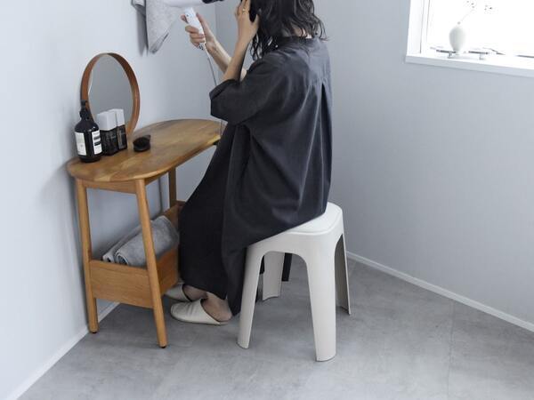 もちもち座面でおもてなし。来客時にも助かるクッションつきスツールのある暮らし【インスタグラマーさんのもの選び】[PR]