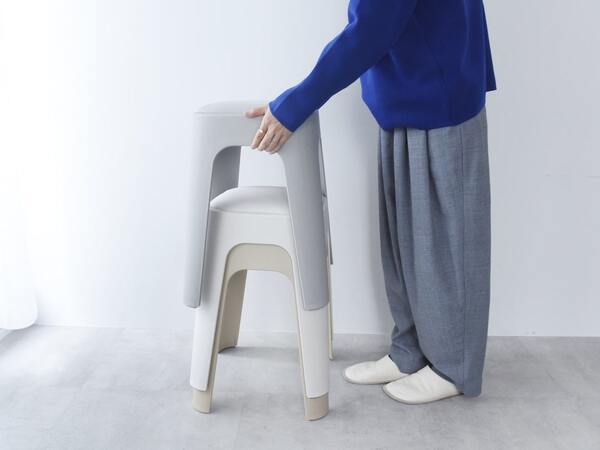 もちもち座面でおもてなし。来客時にも助かるクッションつきスツールのある暮らし【インスタグラマーさんのもの選び】[PR]