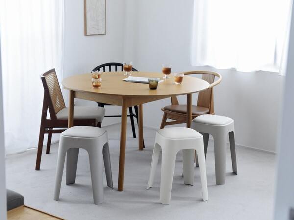 もちもち座面でおもてなし。来客時にも助かるクッションつきスツールのある暮らし【インスタグラマーさんのもの選び】[PR]