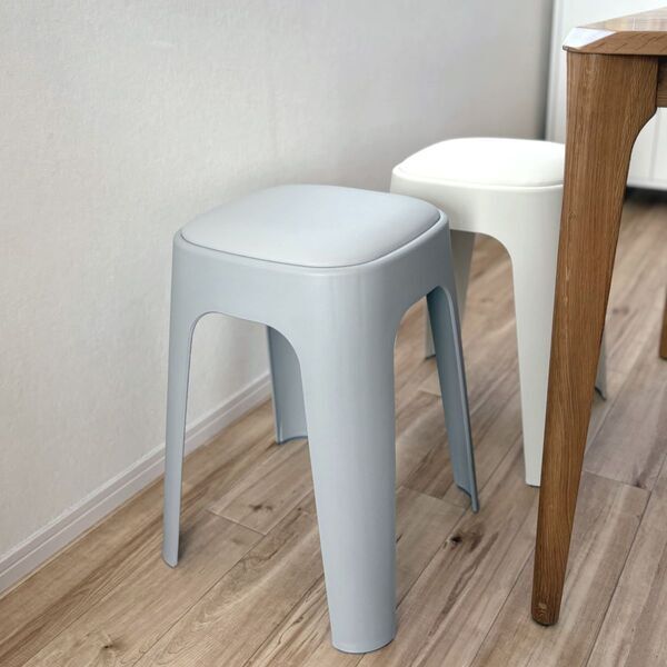 もちもち座面でおもてなし。来客時にも助かるクッションつきスツールのある暮らし【インスタグラマーさんのもの選び】[PR]