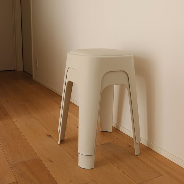 もちもち座面でおもてなし。来客時にも助かるクッションつきスツールのある暮らし【インスタグラマーさんのもの選び】[PR]