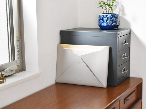 「とりあえずここ」が、ちゃんと片付く場所に｜レターポケットのある暮らし[PR]