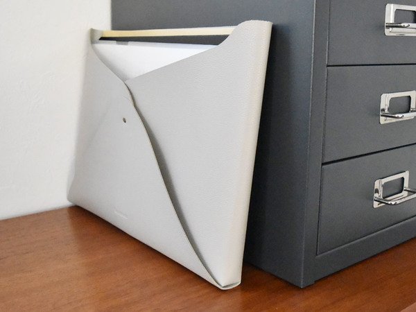 「とりあえずここ」が、ちゃんと片付く場所に｜レターポケットのある暮らし[PR]