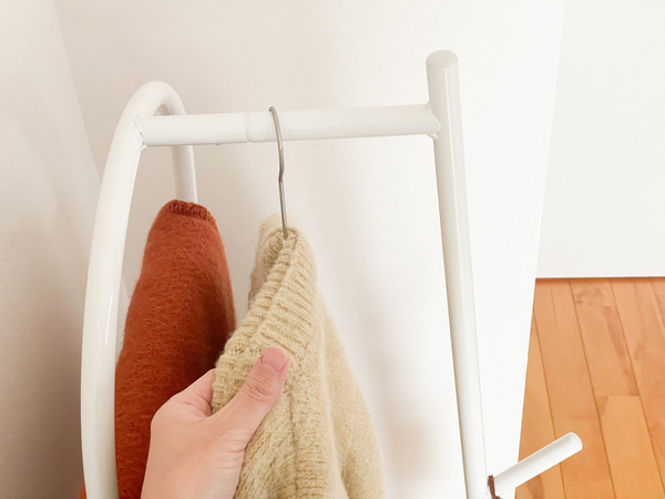 おしゃれなコンパクト設計、Ordreの「コンパクトに置けるコートハンガー」[PR]