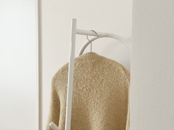 おしゃれなコンパクト設計、Ordreの「コンパクトに置けるコートハンガー」[PR]