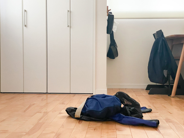 おしゃれなコンパクト設計、Ordreの「コンパクトに置けるコートハンガー」[PR]