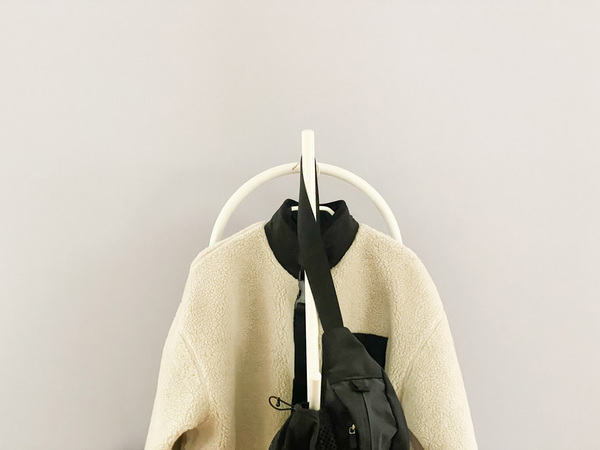 おしゃれなコンパクト設計、Ordreの「コンパクトに置けるコートハンガー」[PR]