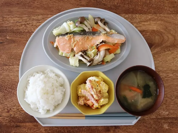 ポテサラは蒸すのが正解!?蒸し鍋で作る副菜+主菜+蒸しパンレシピをご紹介