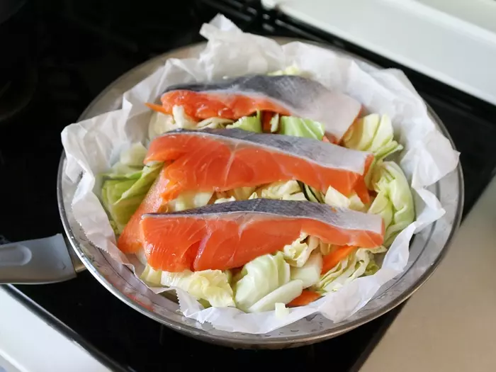 ポテサラは蒸すのが正解!?蒸し鍋で作る副菜+主菜+蒸しパンレシピをご紹介