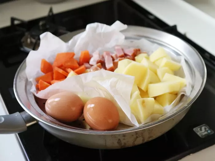 ポテサラは蒸すのが正解!?蒸し鍋で作る副菜+主菜+蒸しパンレシピをご紹介