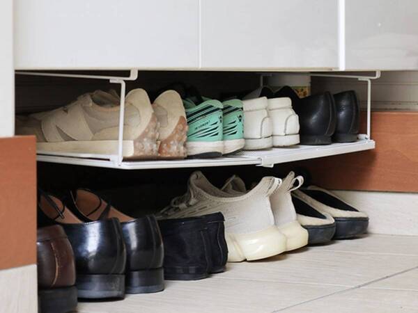 狭い玄関で省スペース収納を叶える方法とは？コート掛けもバッグ置き場もすっきり整う収納アイデア[PR]