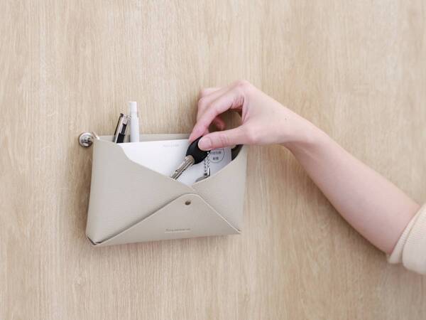 狭い玄関で省スペース収納を叶える方法とは？コート掛けもバッグ置き場もすっきり整う収納アイデア[PR]