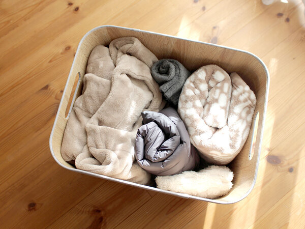 部屋にあふれ返る冬のあったかグッズ、「キャスター付き収納」で便利に整頓！[PR]