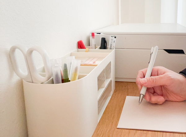 文房具をカテゴライズしてデスク作業を効率化！「散らかる文具をひとまとめに ペンスタンド」[PR]