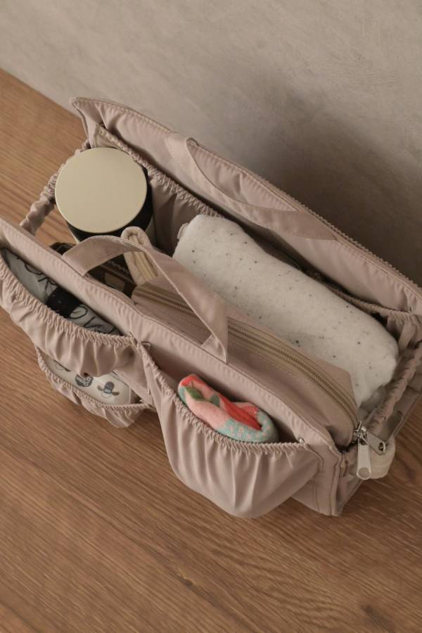 ベビーとの帰省にも！ただのトートを多機能ママバッグに変える裏技アイテムの話【インスタグラマーさんのもの選び】[PR]