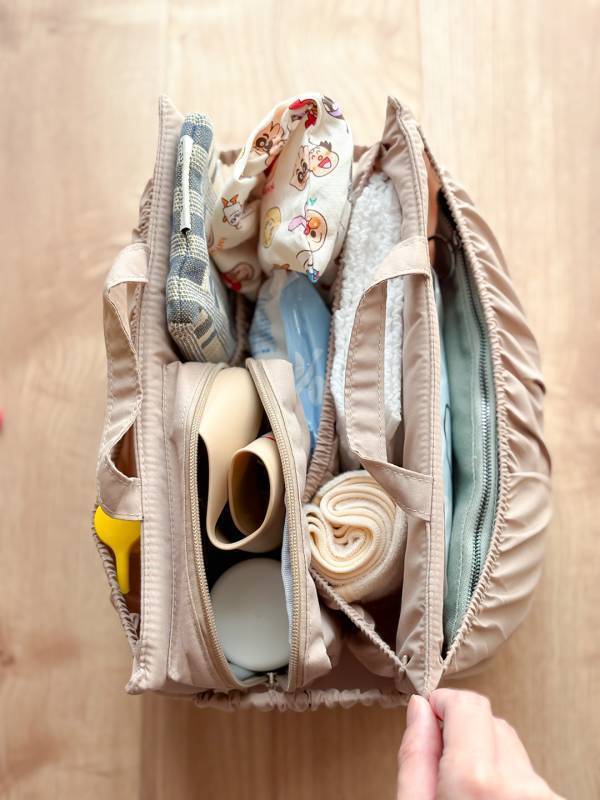 ベビーとの帰省にも！ただのトートを多機能ママバッグに変える裏技アイテムの話【インスタグラマーさんのもの選び】[PR]