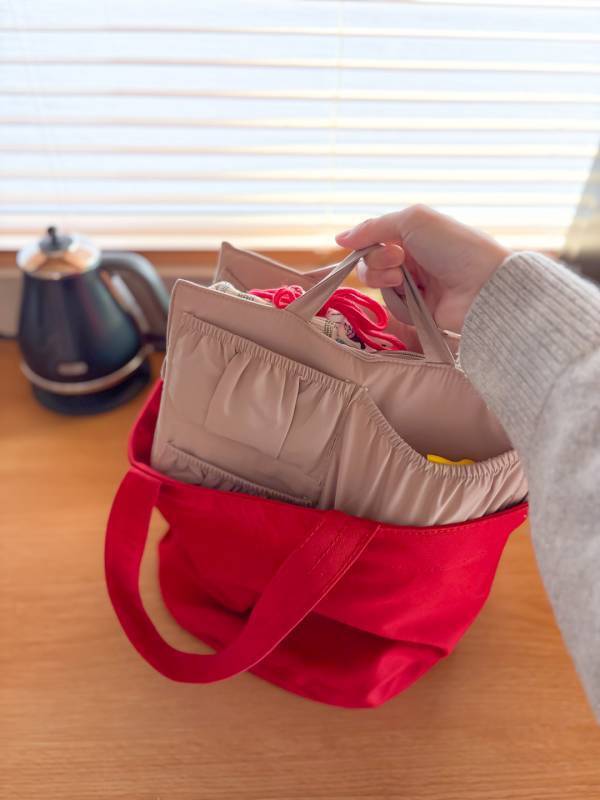 ベビーとの帰省にも！ただのトートを多機能ママバッグに変える裏技アイテムの話【インスタグラマーさんのもの選び】[PR]