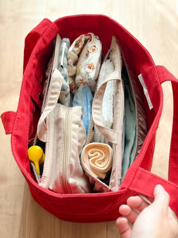 ベビーとの帰省にも！ただのトートを多機能ママバッグに変える裏技アイテムの話【インスタグラマーさんのもの選び】[PR]