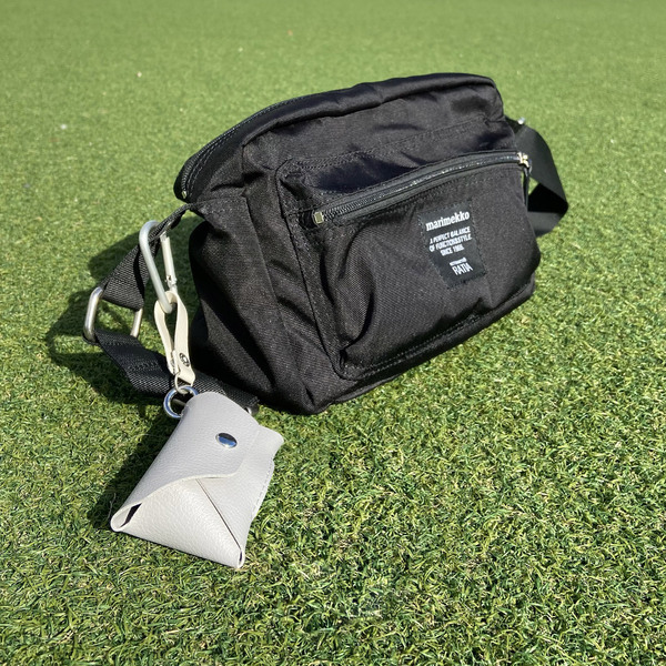 うっかり忘れない、チャーム感覚の「bon moment フェイクレザー携帯ゴミ袋ケース」[PR]