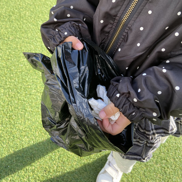 うっかり忘れない、チャーム感覚の「bon moment フェイクレザー携帯ゴミ袋ケース」[PR]