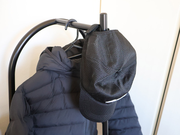 中高生の制服収納にも最適。コンパクトサイズな「Ordreのコートハンガー」[PR]