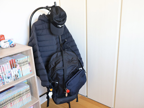 中高生の制服収納にも最適。コンパクトサイズな「Ordreのコートハンガー」[PR]