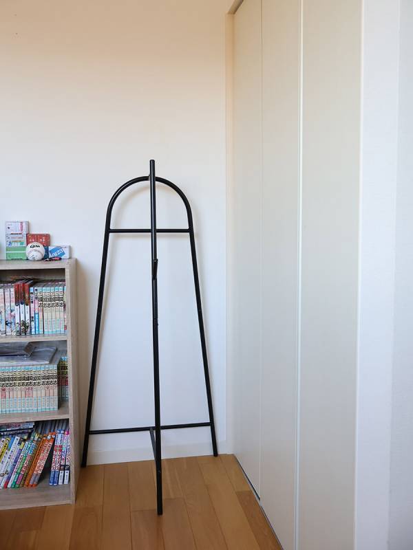 中高生の制服収納にも最適。コンパクトサイズな「Ordreのコートハンガー」[PR]