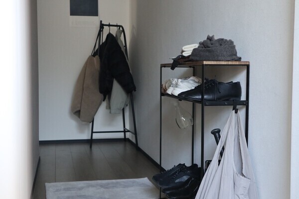 【単身・マンション・戸建て】ライフスタイル別、スタッフのリアルレポ『奥行き19.5cmシェルフ』をここで使いました[PR]