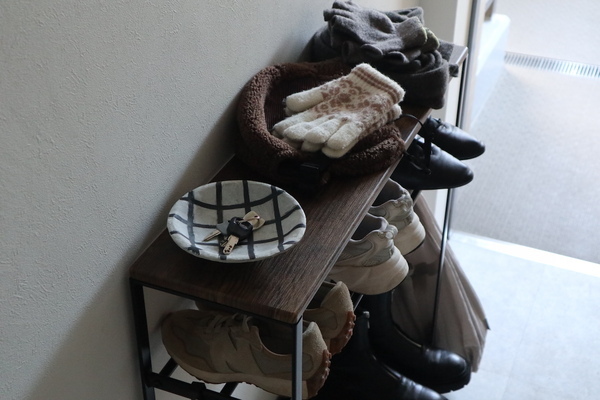 【単身・マンション・戸建て】ライフスタイル別、スタッフのリアルレポ『奥行き19.5cmシェルフ』をここで使いました[PR]