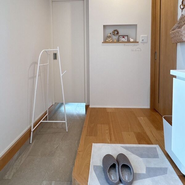 花粉のついたコートは玄関を定位置に！安定していてコンパクト・子どももかけやすいとIGさんも褒めたコートハンガーの話[PR]