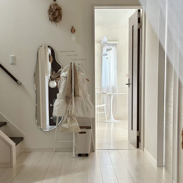 花粉のついたコートは玄関を定位置に！安定していてコンパクト・子どももかけやすいとIGさんも褒めたコートハンガーの話[PR]