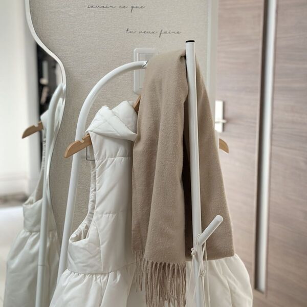 花粉のついたコートは玄関を定位置に！安定していてコンパクト・子どももかけやすいとIGさんも褒めたコートハンガーの話[PR]