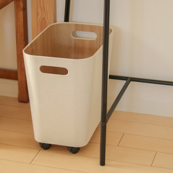 花粉のついたコートは玄関を定位置に！安定していてコンパクト・子どももかけやすいとIGさんも褒めたコートハンガーの話[PR]