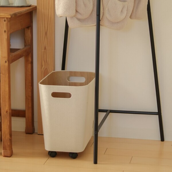 花粉のついたコートは玄関を定位置に！安定していてコンパクト・子どももかけやすいとIGさんも褒めたコートハンガーの話[PR]