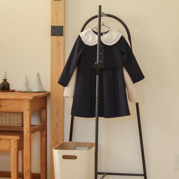 花粉のついたコートは玄関を定位置に！安定していてコンパクト・子どももかけやすいとIGさんも褒めたコートハンガーの話[PR]