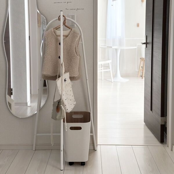 花粉のついたコートは玄関を定位置に！安定していてコンパクト・子どももかけやすいとIGさんも褒めたコートハンガーの話[PR]