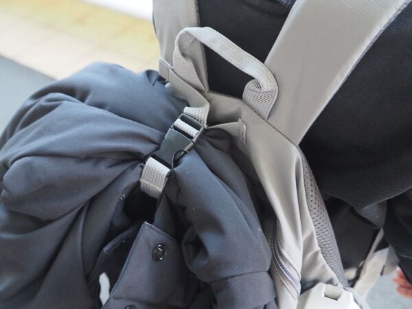 外出先での「脱いだ上着どうする？」を解決！入学前に少しずつ“自分で持つ”が身につくキッズリュック[PR]