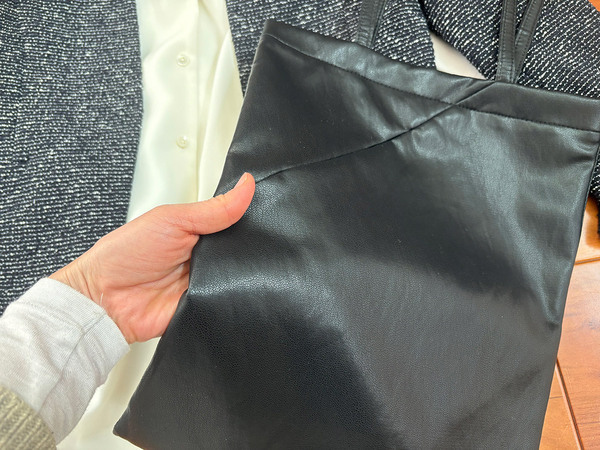 春の式典の必須アイテム。私は、オンにもオフにも使えるフェイクレザーのサブバッグを選びました。[PR]