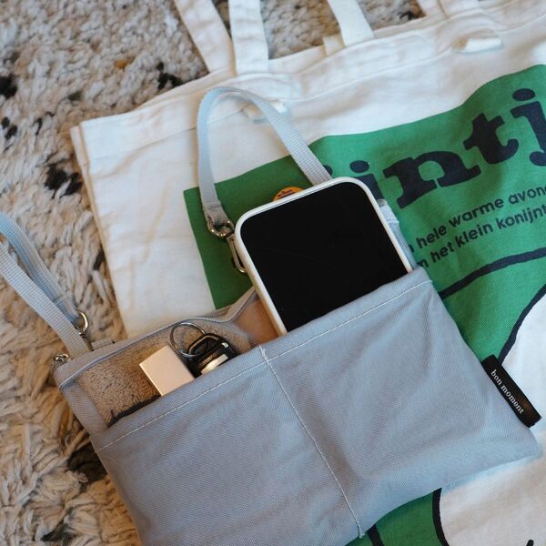 バッグごちゃ～…に悩むスタッフ3名が実践！『吊り下げポケット』ちょい足しで、日々の快適指数アップ[PR]