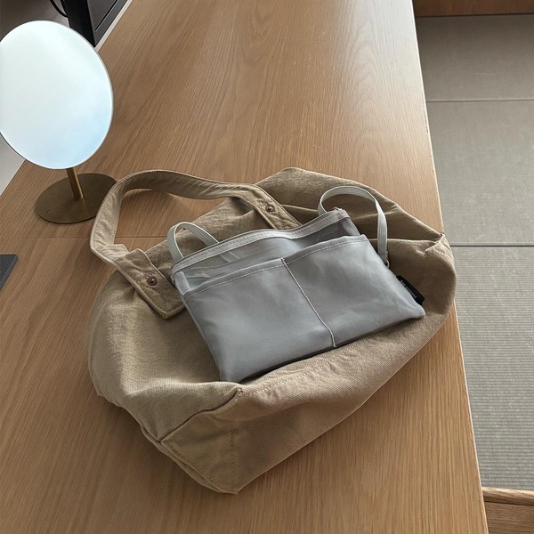 バッグごちゃ～…に悩むスタッフ3名が実践！『吊り下げポケット』ちょい足しで、日々の快適指数アップ[PR]