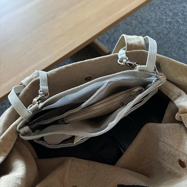 バッグごちゃ～…に悩むスタッフ3名が実践！『吊り下げポケット』ちょい足しで、日々の快適指数アップ[PR]