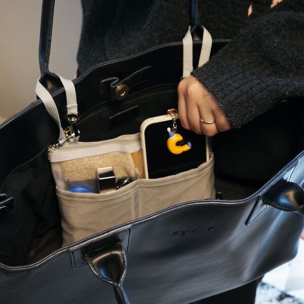 バッグごちゃ～…に悩むスタッフ3名が実践！『吊り下げポケット』ちょい足しで、日々の快適指数アップ[PR]